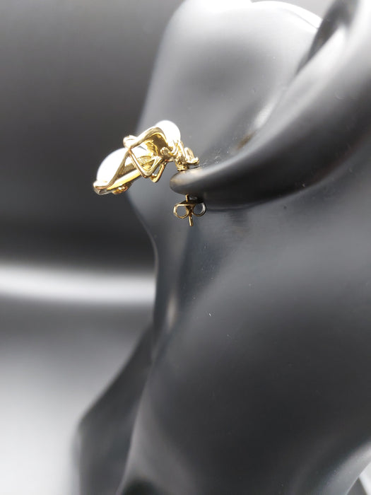 Boucle d'oreille en forme d'abeille