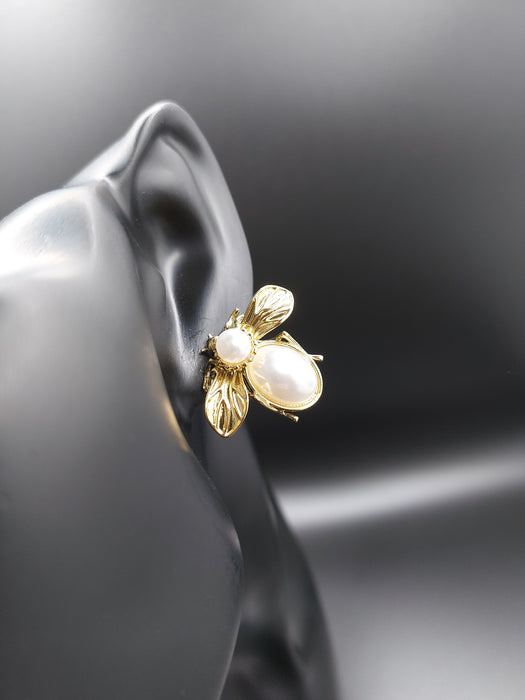 Boucle d'oreille en forme d'abeille